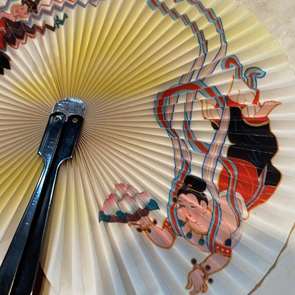 Final Price Drop: Small Lot of Vintage Asian Fans - Picture 14 of 15